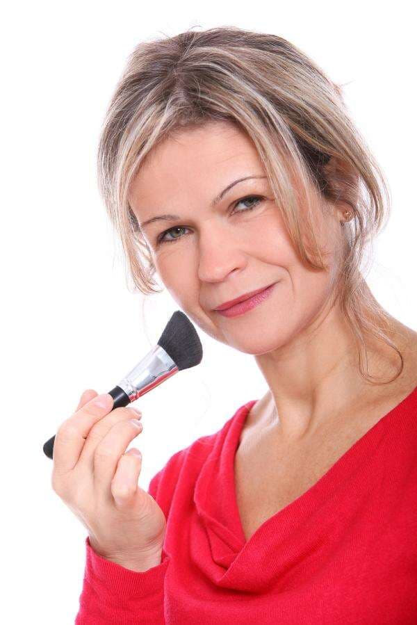 10 Tips Makeup Usia 40 Agar Terlihat Awet Muda, Wajib Coba! 10 Tips Makeup Usia 40 Agar Terlihat Awet Muda, Wajib Coba!