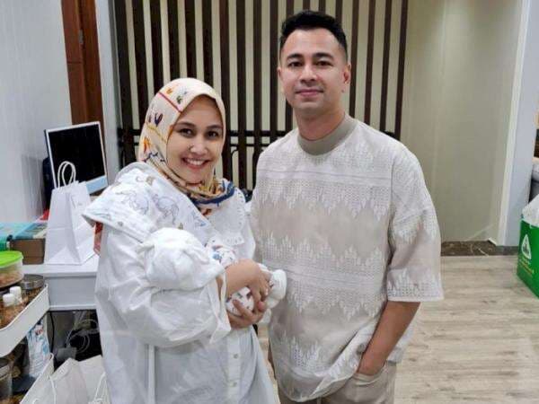 Raffi Ahmad Terciduk Foto Bareng Mimi Bayuh dan Anak, Rayyanza Punya Adik Sambung? Raffi Ahmad Terciduk Foto Bareng Mimi Bayuh dan Anak, Rayyanza Punya Adik Sambung?