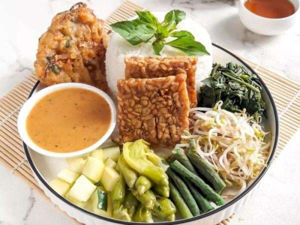 Cara Membuat Nasi Pecel Khas Madiun yang Enak, Gampang Banget! Cara Membuat Nasi Pecel Khas Madiun yang Enak, Gampang Banget!