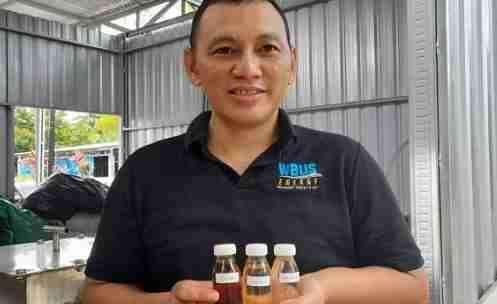 Usaha Gorengan Terdampak Pandemi, Pria Ini Campur Minyak Goreng Bekas dan Sampah Plastik Jadi Energi Terbarukan Usaha Gorengan Terdampak Pandemi, Pria Ini Campur Minyak Goreng Bekas dan Sampah Plastik Jadi Energi Terbarukan