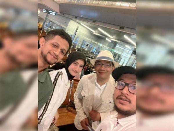 Selebgram Fitri Bazri Minta Maaf Usai Dihujat Warganet Gegara Ajak Selfie Ridwan Kamil Selebgram Fitri Bazri Minta Maaf Usai Dihujat Warganet Gegara Ajak Selfie Ridwan Kamil