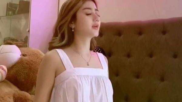 Pakai Dress Putih, Video Ghea Youbi di Atas Ranjang Bikin Heboh Warganet: Mimisan Pakai Dress Putih, Video Ghea Youbi di Atas Ranjang Bikin Heboh Warganet: Mimisan