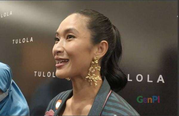 Happy Salma Lebih Pilih Anak Main Tanah Ketimbang Gadget Happy Salma Lebih Pilih Anak Main Tanah Ketimbang Gadget