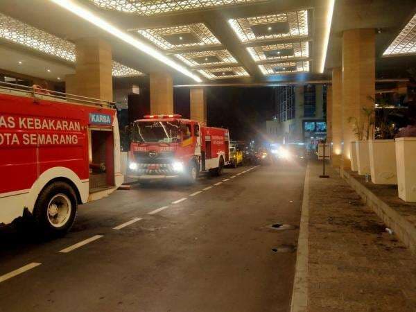 Astaga! Hotel Tentrem Kota Semarang Terbakar Astaga! Hotel Tentrem Kota Semarang Terbakar