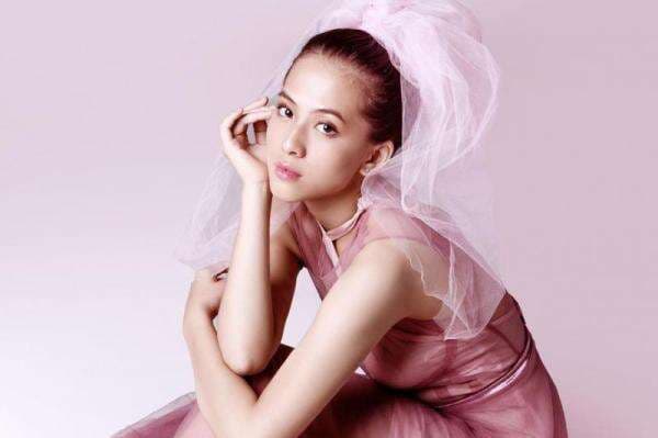 Perjalanan Cinta Adhisty Zara, Sempat Digosipkan dengan Mantan Suami Rachel Vennya Perjalanan Cinta Adhisty Zara, Sempat Digosipkan dengan Mantan Suami Rachel Vennya