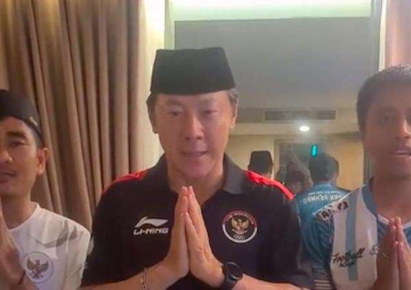 Heboh Video Shin Tae-yong Pakai Peci, Warganet: Ganteng Banget! Heboh Video Shin Tae-yong Pakai Peci, Warganet: Ganteng Banget!