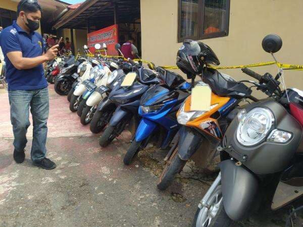 Polres Banjar Amankan 5 Tersangka dan 26 Sepeda Motor Curian Polres Banjar Amankan 5 Tersangka dan 26 Sepeda Motor Curian