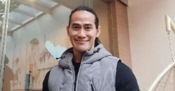 7 Potret Ade Rai saat Masih Muda, Nomor 1 Bikin Pangling 7 Potret Ade Rai saat Masih Muda, Nomor 1 Bikin Pangling