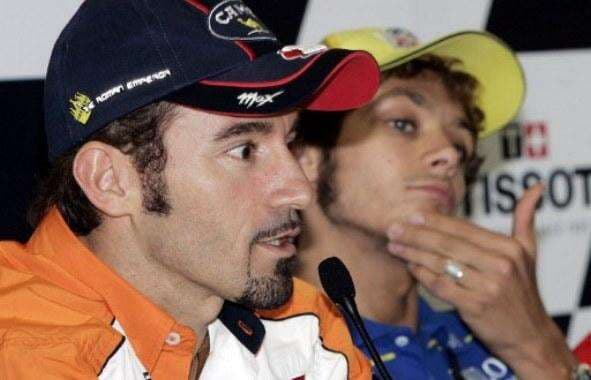 Max Biaggi Dirumorkan Pernah Dipukul Valentino Rossi di GP Catalunya 2001, Ini Faktanya Max Biaggi Dirumorkan Pernah Dipukul Valentino Rossi di GP Catalunya 2001, Ini Faktanya