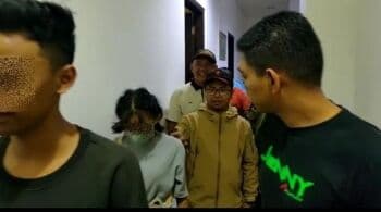 Satpol PP Padang Tangkap 2 Sejoli Tepergok <i>Ngamar</i> di Hotel Satpol PP Padang Tangkap 2 Sejoli Tepergok <i>Ngamar</i> di Hotel