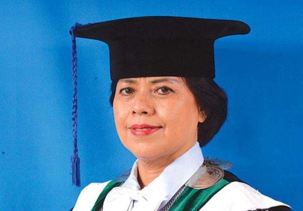 Laksma (pur) Nora Lelyana: Dokter Gigi, Komandan Lanal, Kini Dekan Laksma (pur) Nora Lelyana: Dokter Gigi, Komandan Lanal, Kini Dekan