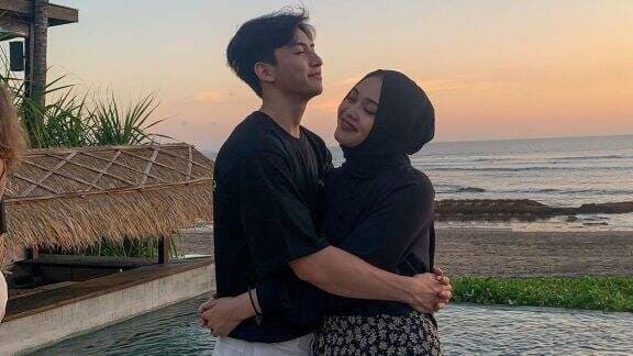 "Liar Juga Ya Anaknya Sule" Video Putri Delina dan Kekasih Diduga di Kamar Beredar, Obrolannya Ambigu: Sering Tidur Bareng, tapi Belum Nikah "Liar Juga Ya Anaknya Sule" Video Putri Delina dan Kekasih Diduga di Kamar Beredar, Obrolannya Ambigu: Sering Tidur Bareng, tapi Belum Nikah