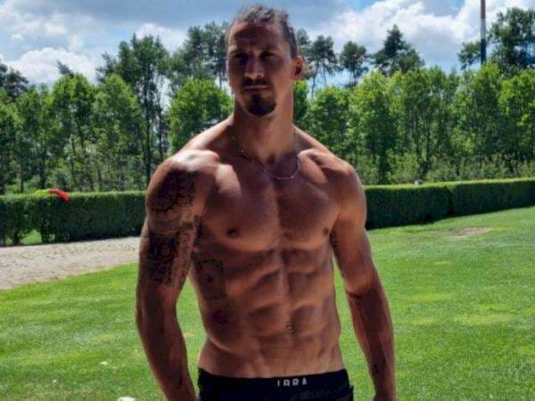 Usia 40 Tahun, Zlatan Ibrahimovic Pamer Body Kekar dan Perut Sixpack Usia 40 Tahun, Zlatan Ibrahimovic Pamer Body Kekar dan Perut Sixpack