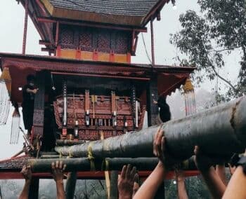 Ritual Unik Proses Pemakaman di Toraja, Ada Mayat Berjalan Sendiri Ritual Unik Proses Pemakaman di Toraja, Ada Mayat Berjalan Sendiri