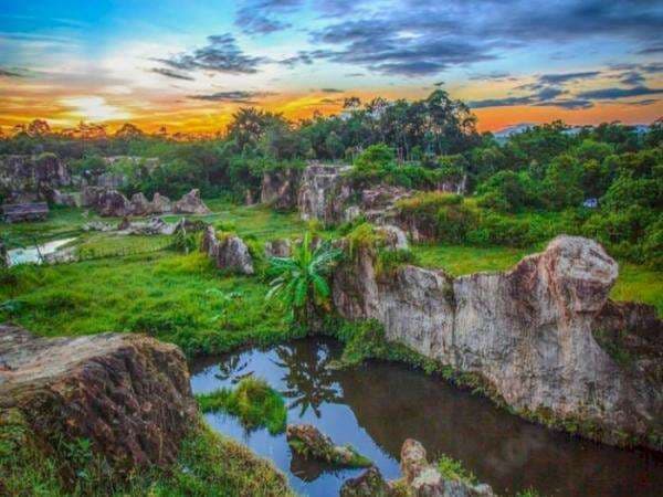 Mengagetkan! Ada Kandang Godzilla di Tangerang, Tempatnya Tersembunyi di Bukit Terjal Mengagetkan! Ada Kandang Godzilla di Tangerang, Tempatnya Tersembunyi di Bukit Terjal