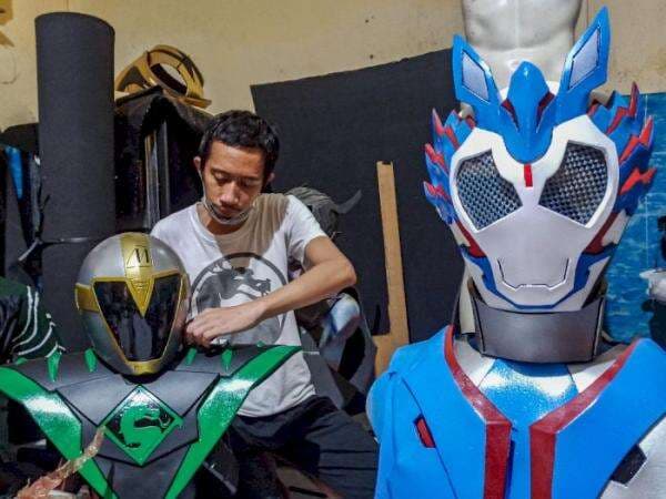 Iseng Bikin Kostum Cosplay, Pemuda Malang Banjir Pesanan dari Amerika: Harganya Shock! Iseng Bikin Kostum Cosplay, Pemuda Malang Banjir Pesanan dari Amerika: Harganya Shock!