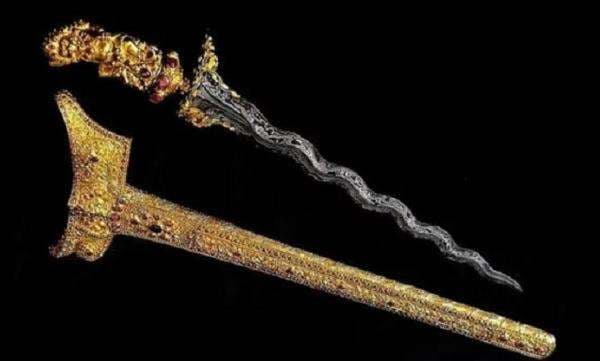 10 Senjata Tradisional Bali yang Melegenda, Nomor 5 Identik dengan Perempuan 10 Senjata Tradisional Bali yang Melegenda, Nomor 5 Identik dengan Perempuan