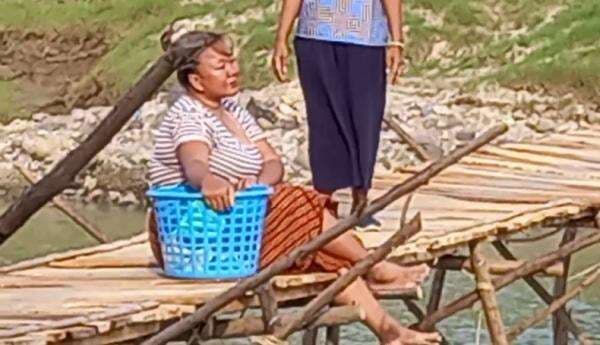 Jembatan Sungai Cimanuk Majalengka Disulap Jadi Catwalk, Emak-emak Jadi Model Dadakan Jembatan Sungai Cimanuk Majalengka Disulap Jadi Catwalk, Emak-emak Jadi Model Dadakan