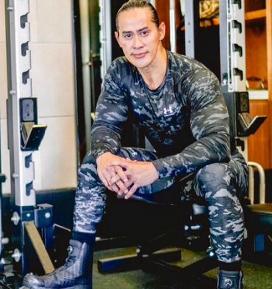 Potret Kecantikan Istri Ade Rai yang Jarang Tersorot Mata Publik Potret Kecantikan Istri Ade Rai yang Jarang Tersorot Mata Publik