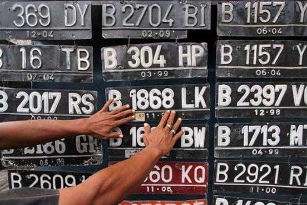 Awas Kena Tilang! Ketahui Nih Contoh Plat Nomor yang Dilarang dan Diperbolehkan di Jalan Awas Kena Tilang! Ketahui Nih Contoh Plat Nomor yang Dilarang dan Diperbolehkan di Jalan