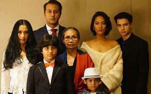 Auto Tercengang! 7 Teori Konspirasi di `Pengabdi Setan 2: Communion`, Nomor 5 Paling Bikin Penasaran Auto Tercengang! 7 Teori Konspirasi di `Pengabdi Setan 2: Communion`, Nomor 5 Paling Bikin Penasaran