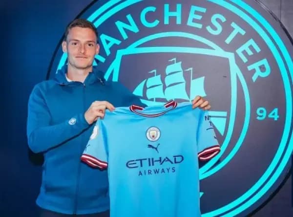 Resmi! Man City Perkenalkan Sergio Gomez Sebagai Pemain Baru Resmi! Man City Perkenalkan Sergio Gomez Sebagai Pemain Baru