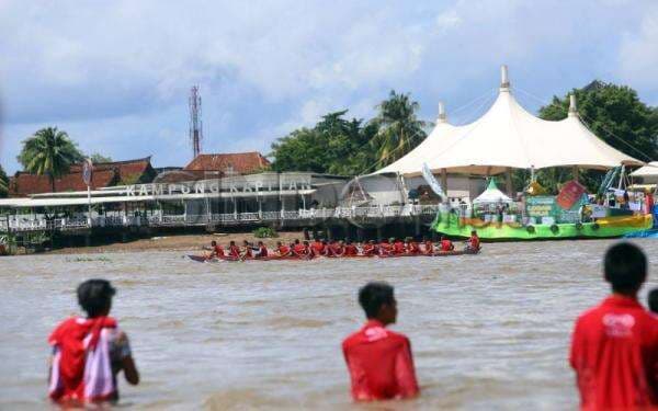 Vakum 2 Tahun, Lomba Perahu Bidar di Sungai Musi Kembali Digelar Vakum 2 Tahun, Lomba Perahu Bidar di Sungai Musi Kembali Digelar