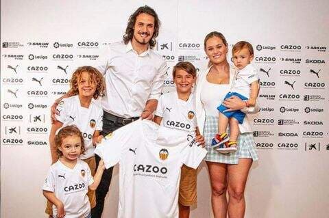 Bursa Transfer 2022: Edinson Cavani Resmi Perkuat Valencia Bursa Transfer 2022: Edinson Cavani Resmi Perkuat Valencia