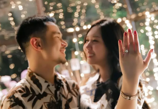 Fantastis! Setara Harga Rumah Mewah, Ini Fakta Cincin Lamaran Sisca Kohl dari Jess No Limit Fantastis! Setara Harga Rumah Mewah, Ini Fakta Cincin Lamaran Sisca Kohl dari Jess No Limit