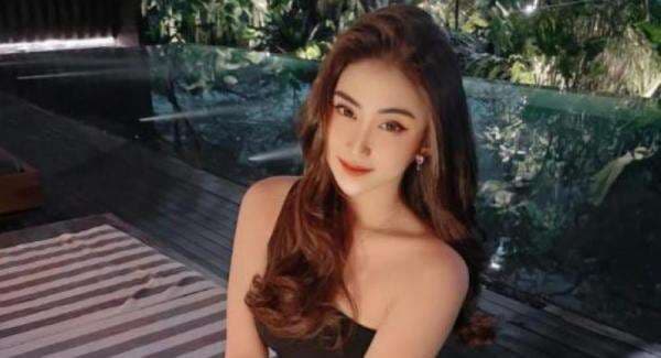 Potret Seksi Laviolaneta Nathasya, TikToker yang Viral karena Lagu 80 Juta Potret Seksi Laviolaneta Nathasya, TikToker yang Viral karena Lagu 80 Juta