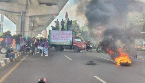 Efek BBM Naik, Makassar Bergolak! 'Jadi Ingat Keruntuhan Soeharto: Apakah Sejarah akan Berulang?' Efek BBM Naik, Makassar Bergolak! 'Jadi Ingat Keruntuhan Soeharto: Apakah Sejarah akan Berulang?'