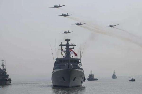 Pesawat TNI AL Jatuh di Perairan Selat Madura Pesawat TNI AL Jatuh di Perairan Selat Madura