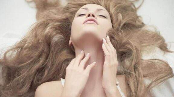 Pantas Pria pada Tunduk! Ini 5 Zodiak Wanita yang Jago Bikin Orang Kesemsem Gegara Daya Tariknya! Kamu Termasuk? Pantas Pria pada Tunduk! Ini 5 Zodiak Wanita yang Jago Bikin Orang Kesemsem Gegara Daya Tariknya! Kamu Termasuk?