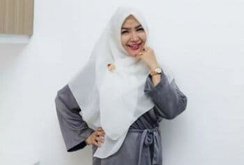 Syok Suaminya Berjoget Tanpa Busana di Depan Foto Ibunda, Roro Fitria Sampai Hubungi Psikolog Syok Suaminya Berjoget Tanpa Busana di Depan Foto Ibunda, Roro Fitria Sampai Hubungi Psikolog