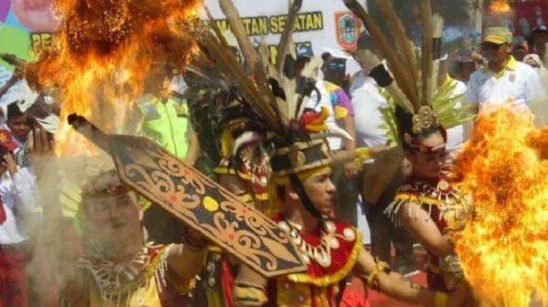 5 Tarian Tradisional Kalimantan Timur, Lengkap dengan Penjelasannya 5 Tarian Tradisional Kalimantan Timur, Lengkap dengan Penjelasannya