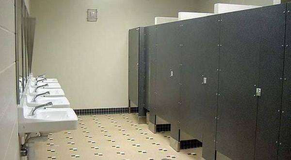 Viral Perusahaan Pasang Kamera Tersembunyi di Toilet Karyawan, Netizen: Bagaimana dengan Privasi? Viral Perusahaan Pasang Kamera Tersembunyi di Toilet Karyawan, Netizen: Bagaimana dengan Privasi?