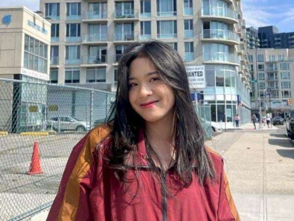 Geger Video Zee JKT 48 Ngevape, OOTD-nya Jadi Sorotan: Orang Cantik Mah Dimaafin Geger Video Zee JKT 48 Ngevape, OOTD-nya Jadi Sorotan: Orang Cantik Mah Dimaafin