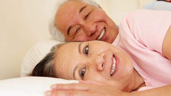 4 Tips Lakukan Hubungan Seks Setelah Menopause yang Wajib Moms Coba, Nyaman dan Aman! 4 Tips Lakukan Hubungan Seks Setelah Menopause yang Wajib Moms Coba, Nyaman dan Aman!