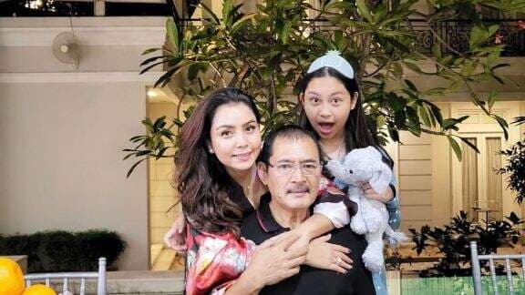 Isu Bukan Anak Bambang Trihatmodjo Makin Kuat? Foto Ini Jadi Bukti Anak Mayangsari Mirip Mantan Kekasihnya: Mirip, Nggak Bisa Dibohongin! Isu Bukan Anak Bambang Trihatmodjo Makin Kuat? Foto Ini Jadi Bukti Anak Mayangsari Mirip Mantan Kekasihnya: Mirip, Nggak Bisa Dibohongin!