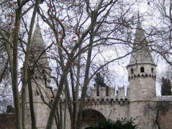 Istana Megah Ini Menyimpan Peninggalanan Suci Para Nabi, Ada Gigi dan Jenggot Rasulullah Istana Megah Ini Menyimpan Peninggalanan Suci Para Nabi, Ada Gigi dan Jenggot Rasulullah