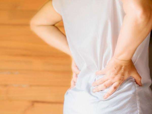 5 Cara Mengobati Sakit Pinggang Sebelah Kanan pada Wanita, Cepat dan Alami! 5 Cara Mengobati Sakit Pinggang Sebelah Kanan pada Wanita, Cepat dan Alami!