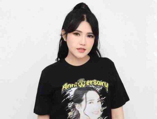 Janin Tak Berkembang dan Jantung Tak Berdetak, Via Vallen Masih Pertahankan Kandungannya Janin Tak Berkembang dan Jantung Tak Berdetak, Via Vallen Masih Pertahankan Kandungannya