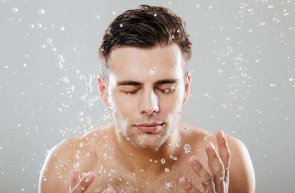 Mencerahkan Kulit Kusam dan Bikin Glowing, Ini 4 Sabun Cuci Muka Cowok yang Wajib Dicoba! Mencerahkan Kulit Kusam dan Bikin Glowing, Ini 4 Sabun Cuci Muka Cowok yang Wajib Dicoba!