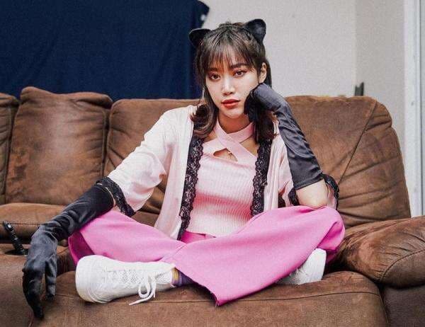 Widy Vierratale Disomasi Forum Pemuda Sulawesi Gegara Buka Baju di Panggung Widy Vierratale Disomasi Forum Pemuda Sulawesi Gegara Buka Baju di Panggung