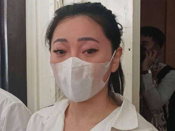 Sambil Menangis, Wendy Walters Sebut Reza Arap Tak Menghormati Proses Perceraian Sambil Menangis, Wendy Walters Sebut Reza Arap Tak Menghormati Proses Perceraian