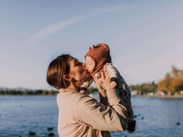 12 Puisi tentang Ibu yang Menyentuh Hati, Cocok untuk Hari Ibu! 12 Puisi tentang Ibu yang Menyentuh Hati, Cocok untuk Hari Ibu!