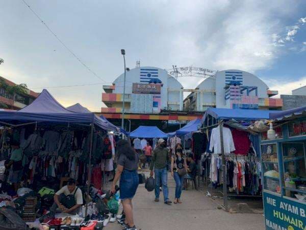 Pasar Jodoh, Surganya Tempat Thrifting Murah di Batam, Harga Kemeja Rp2 Ribuan Aja! Pasar Jodoh, Surganya Tempat Thrifting Murah di Batam, Harga Kemeja Rp2 Ribuan Aja!