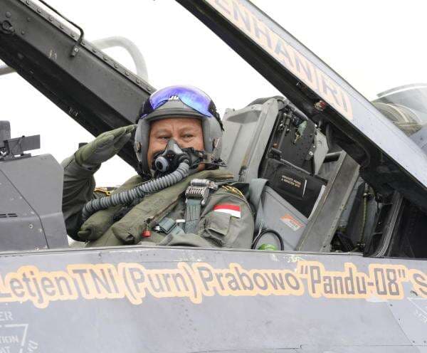 Prabowo Naik Jet Tempur F-16, Netizen: Macan Asia is Back! Prabowo Naik Jet Tempur F-16, Netizen: Macan Asia is Back!