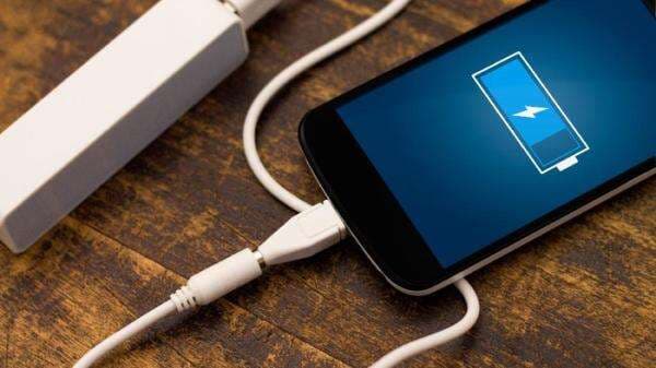 Jangan Panik! Inilah 7 Cara Mengatasi Hp Kemasukan Air Jangan Panik! Inilah 7 Cara Mengatasi Hp Kemasukan Air