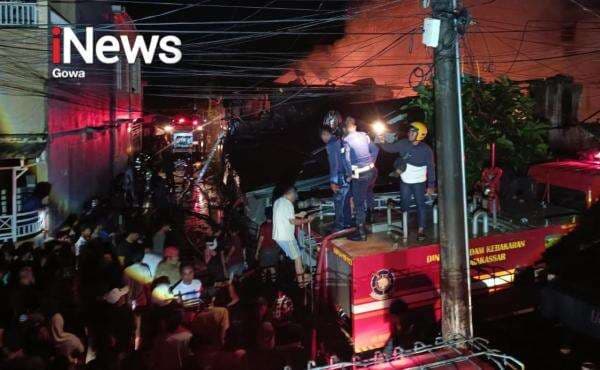 10 Rumah di Rappokalling Makassar Ludes Terbakar, 1 Warga Ditemukan Tewas 10 Rumah di Rappokalling Makassar Ludes Terbakar, 1 Warga Ditemukan Tewas